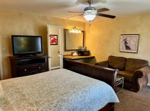 a bedroom with a bed and a flat screen tv at The Mount Vernon Inn in Mount Vernon