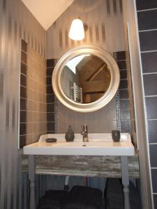 a bathroom with a sink and a mirror at Les Mille et une Pierres in Mareuil-le-Port