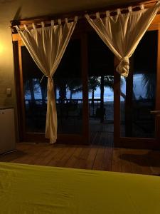 a room with a window with curtains on it at Bungalos Blanca in Temalhuacán