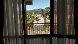 an open window with a view of a beach at Hotel Puerto Selva in Villa Tunari