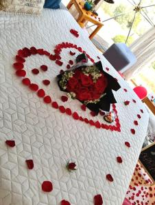 a bed with a heart made out of red roses at Glamping La Villa in Guatavita