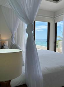 a bedroom with a bed with a view of the ocean at Apartamento en Punta Mita in Higuera Blanca