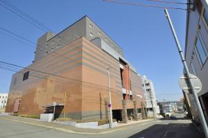 a building on the corner of a street at ホテルベルクラシック北見 in Kitami