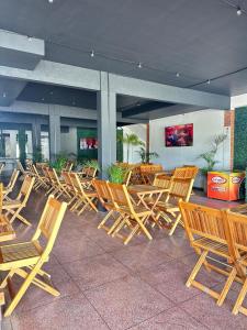 a row of wooden chairs sitting in a patio at Hotel Santorini in Trindade