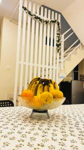 a bowl of bananas and oranges sitting on a table at Satkarma in Rishīkesh
