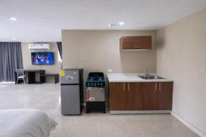 a kitchen with a refrigerator and a sink in a room at Gorgona Beach House in Nueva Gorgona