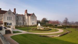 The building where the apartment is located 