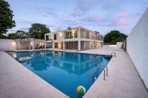 a house with a swimming pool in front of it at Gorgona Beach House in Nueva Gorgona