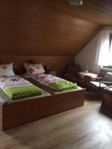 En eller flere senge i et værelse på Gasthof Hausmann