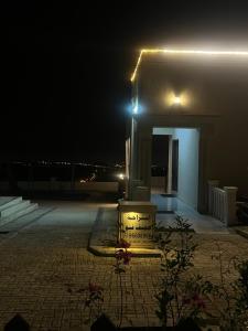 a night time picture of a building with a light at إستراحة حجيف فيو in Salalah