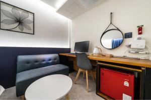 a room with a desk with a computer and a chair at 호텔벨르 in Pyeongtaek