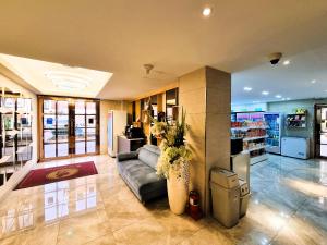 a large living room with a couch and a table at 호텔벨르 in Pyeongtaek