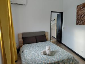 a bedroom with a bed with two towels on it at Papaya in Noumea