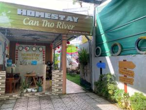 a store with a sign that says hamstereway can two river at Homestay canthoriver in Ấp Bình Lạc +3 photos