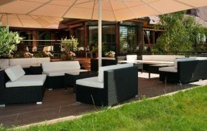 Posezení v ubytování Logis Hotel Le Parc & Spa
