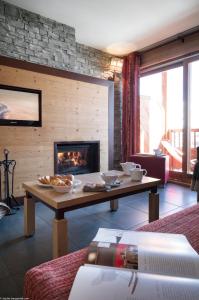 A seating area at Chalets Montana Airelles