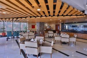 a dining room with tables and chairs in a restaurant at Avari Xpress Multan in Multan