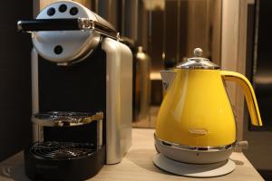 a toaster and a tea kettle on a counter at Fun Stay Inn Hanzhong in Taipei +23 photos
