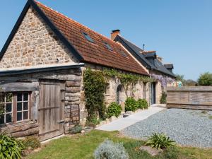 an old stone house with a pathway in front of it at Maison Vintage de Kerlipot in Ploubezre