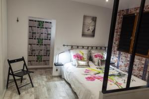 Tempat tidur dalam kamar di Spa privatif Toulouse Jacuzzi