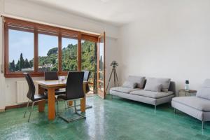 a living room with a table and a couch at Casa Braun in Bonassola