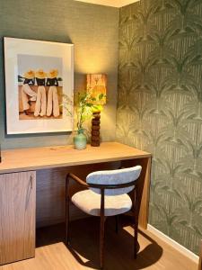 a dressing room with a desk and a chair at Van der Valk Hotel Gent-Drongen in Ghent