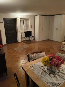 a living room with a table with a vase of flowers on it at villa marta in Formia