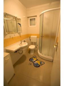 Koupelna v ubytování Apartments Trošelj