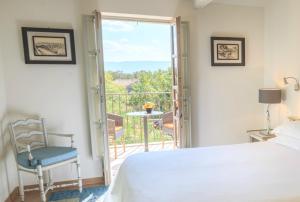 a bedroom with a bed and a balcony at Le Jas de Gordes in Gordes