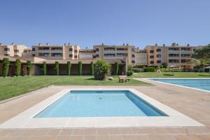 a swimming pool in the backyard of a apartment at Golf Mar I H5 in Pals