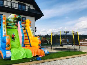 a playground with an inflatable bounce house at Basen z podgrzewaną wodą jacuzzi dmuchaniec sala zabaw WSZYSTKO W CENIE POBYTU in Białka Tatrzańska