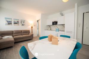 a living room with a table and a couch at Garda Nest in Padenghe sul Garda