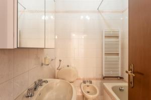 a bathroom with a sink and a toilet at Casa Ilaria Vicopisano in Vicopisano +12 photos