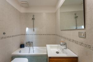 a bathroom with a sink and a bath tub at Mordini Loft - 3 Bedrooms - Lucca in Lucca +14 photos