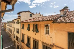 a view of a city street with buildings at Mordini Loft - 3 Bedrooms - Lucca in Lucca