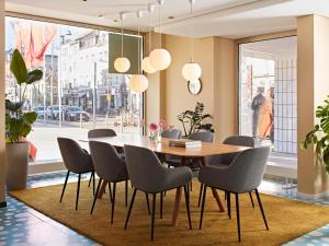 a dining room with a table and chairs at Numa Cologne Ehrenfeld in Cologne