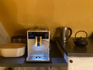 a kitchen counter with a coffee machine on it at Charmantes und geräumiges Loft im DG eines Fachwerkhauses in Dortmund