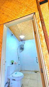 a bathroom with a white toilet in a room at Mon Ngo misty haven B3 in Ban Nong Chaeng