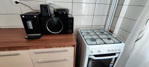 a small kitchen with a microwave and a stove at VLC Apartment in Bucharest