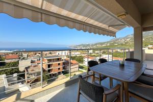 a balcony with a table and chairs and a view at Ferienwohnung Penthouse Sunce in Bar
