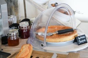 a bread maker with a sandwich on a counter at Logis Hôtel Le Relais in Biscarrosse