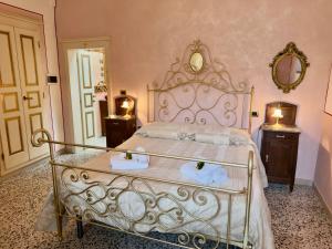 a bedroom with a large bed with two sinks at Suite Apartment Mandorlo in Volterra