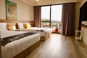 a hotel room with two beds and a large window at 宿時代民宿 24H 自助入住 入住前需完成線上報到 Hometime Self Check-in in Dayuan