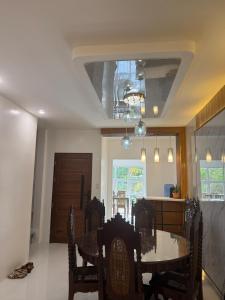 a dining room with a table and chairs at Berchby Loft in Digos