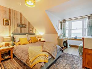 a bedroom with a bed with yellow pillows and a window at 1 Bed in Burntisland oc-47388 in Kinghorn