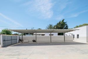 a white building with a canopy on top of it at Casas Las Arenas 2 in Conil de la Frontera