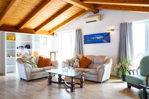 a living room with two couches and a table at Residence Mediterraneo - Ombrellone incluso dal 23 maggio al 20 settembre in Marina di Grosseto