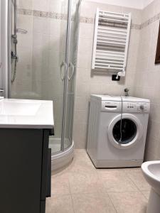 a bathroom with a washing machine and a shower at Appartamento 37 Varazze in Varazze +35 photos