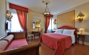 Postel nebo postele na pokoji v ubytování Hotel Arlecchino