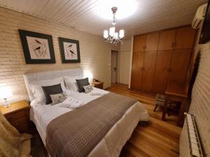 a bedroom with a large bed in a room at Hotel Vovó Carolina in Gramado